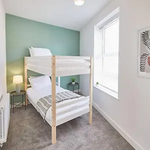 Huge With Stunning Seaviews - Sleeps 16! , Redcar United Kingdom