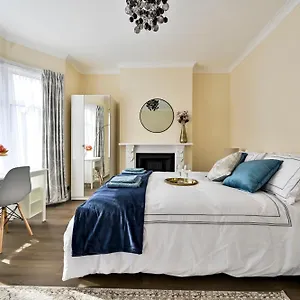  Apartment Greenwich